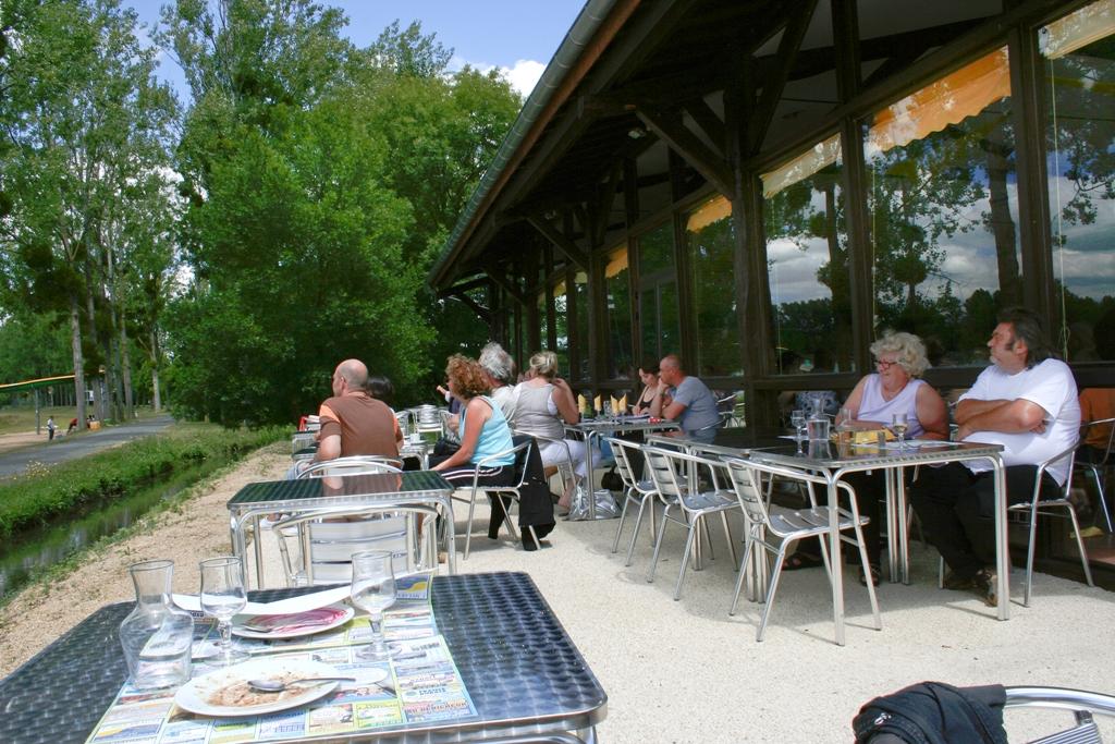 Hotel Terres De France - Moncontour Active Park Esterno foto